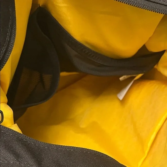 Puma Men's Olive and Black Messenger Bag like new - Picture 11 of 11